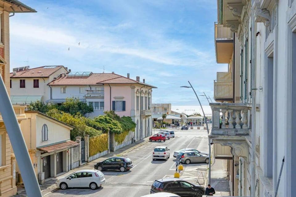 Property building, Neighbourhood, Balcony/Terrace, Sea view, Street view
