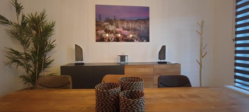 Living room, Seating area, Dining area