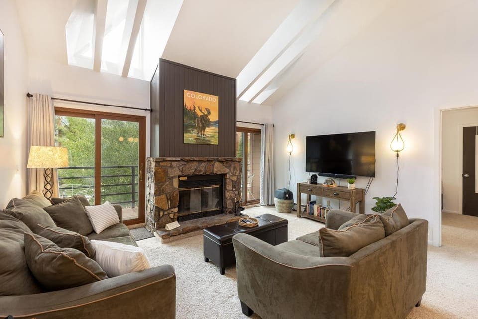 Communal lounge/ TV room, TV and multimedia, Living room, Seating area, Evening entertainment, flat iron