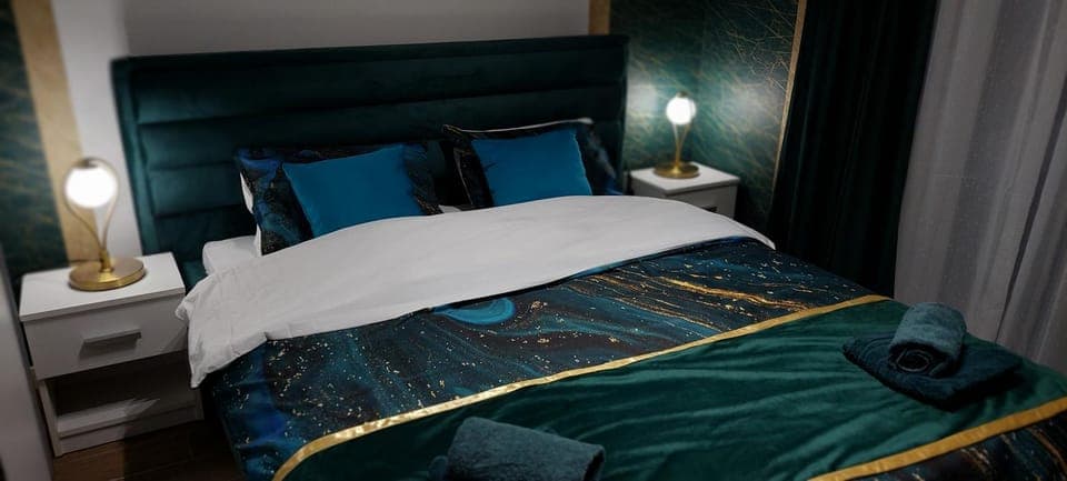 Photo of the whole room, Bedroom