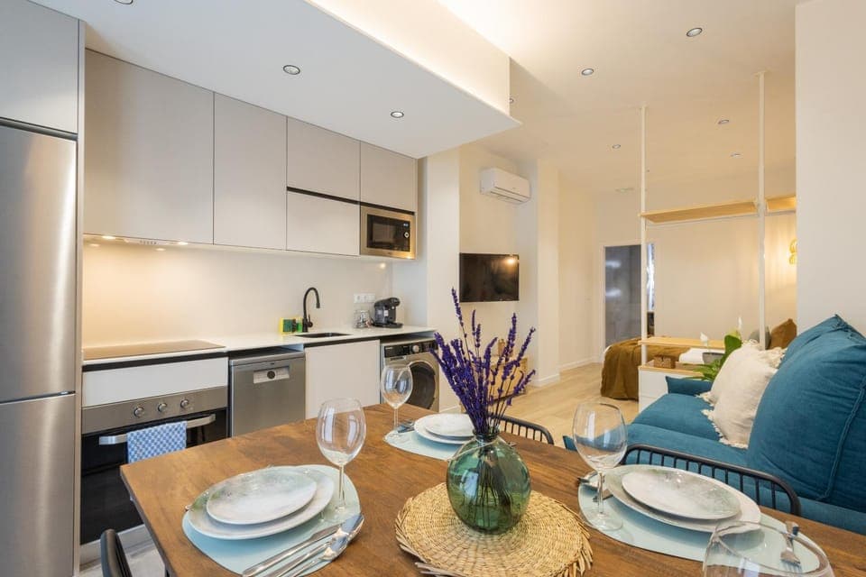 Kitchen or kitchenette, Living room, Seating area, Dining area, minibar, pet friendly, stove