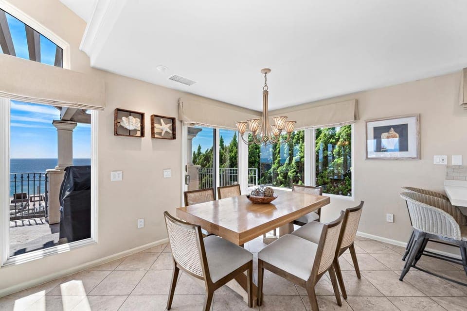 View (from property/room), Balcony/Terrace, Living room, Seating area, Dining area, Sea view