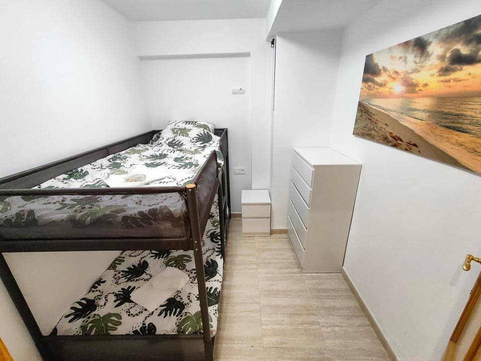 Bedroom, bunk bed