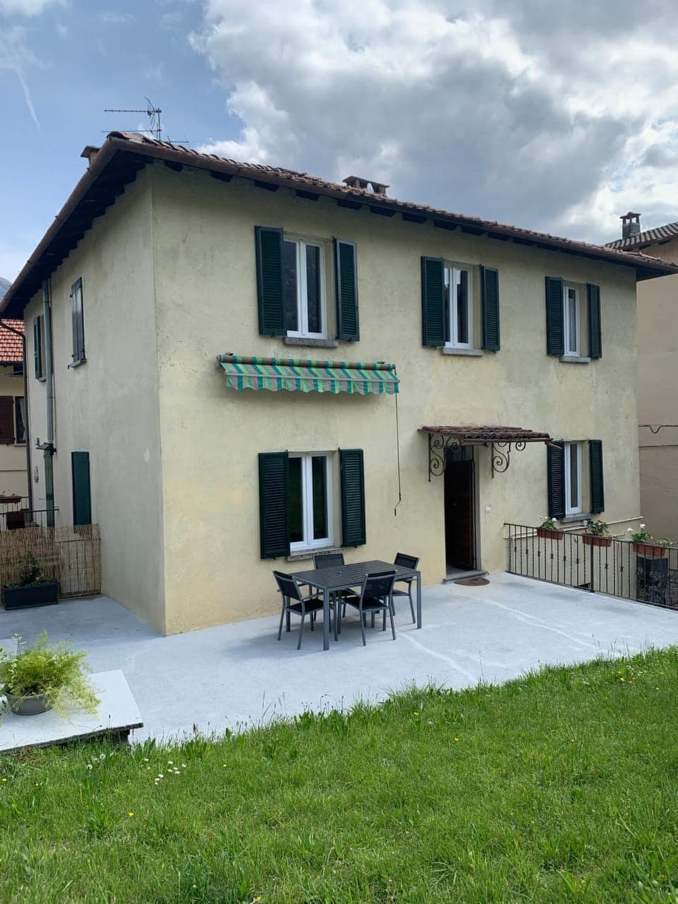 Property building, Garden, Balcony/Terrace, Garden view