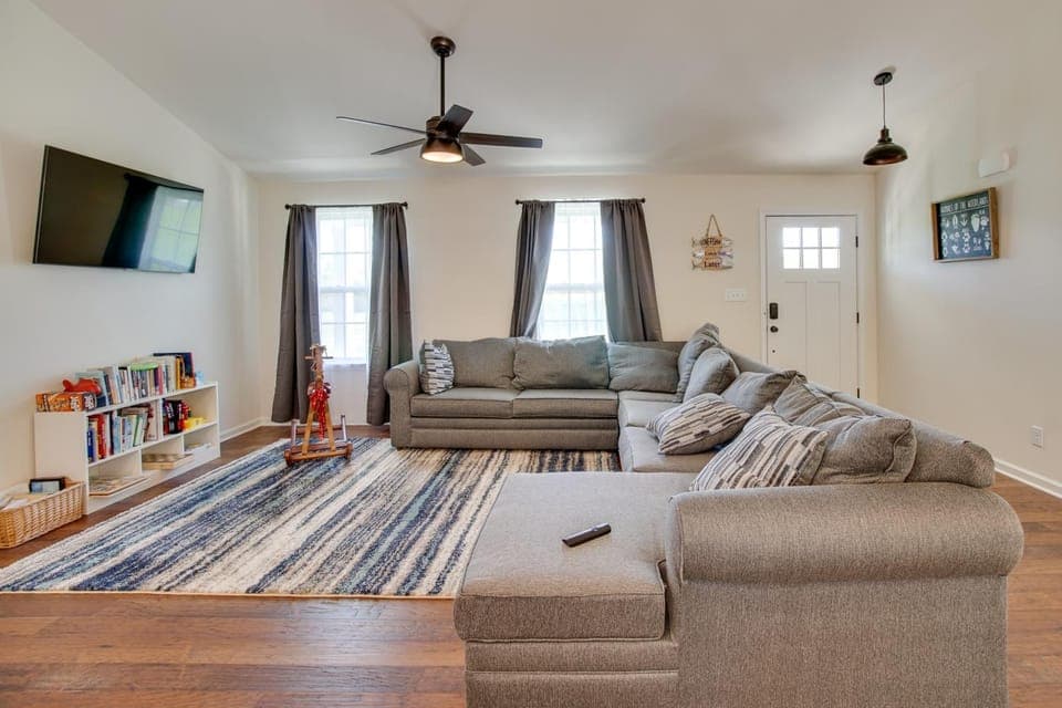 Near Lake Anna: Gem w/ Saltwater Pool & Arcade! House in Lake Anna