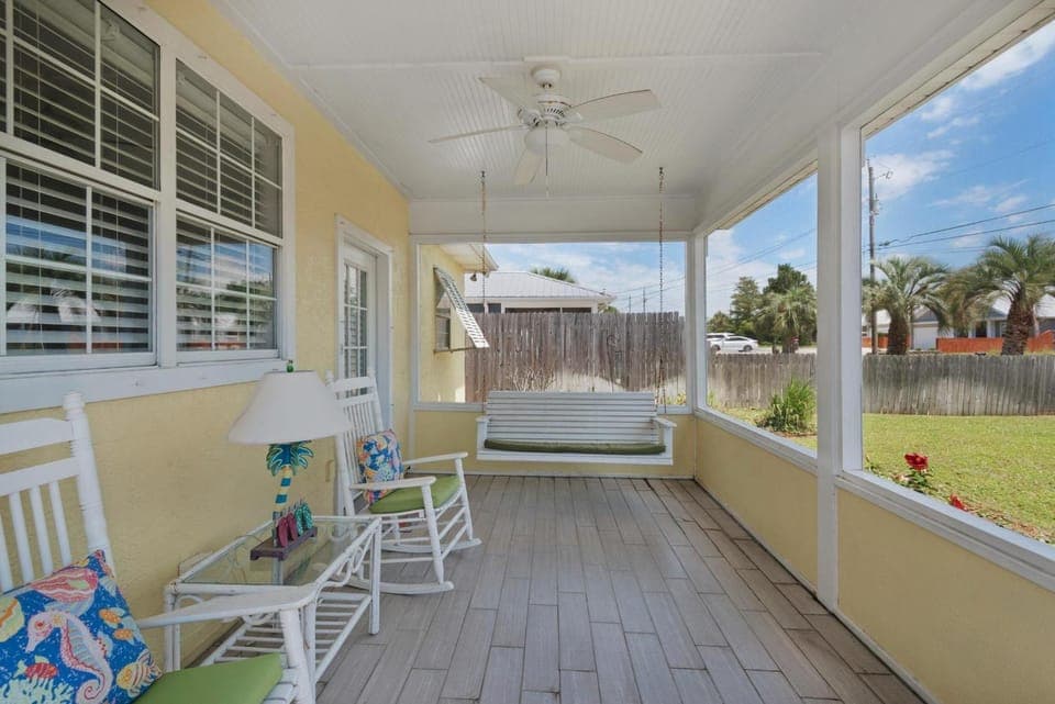Golden Shores House in Sunnyside