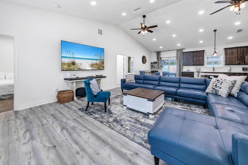 Rustic Oasis House in Sunnyside