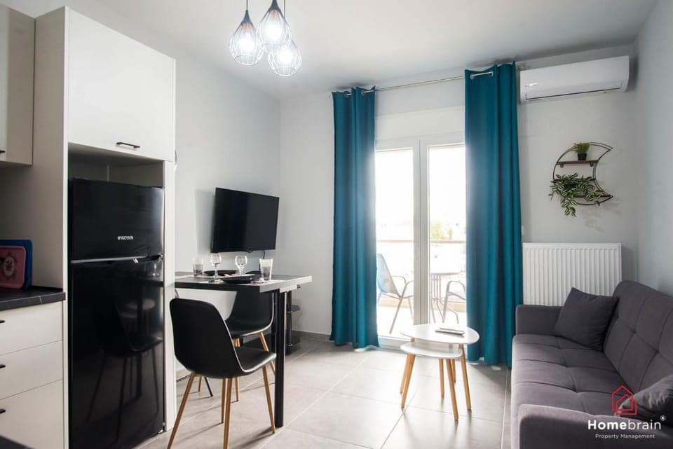 TV and multimedia, Living room, Seating area, Dining area, air conditioner