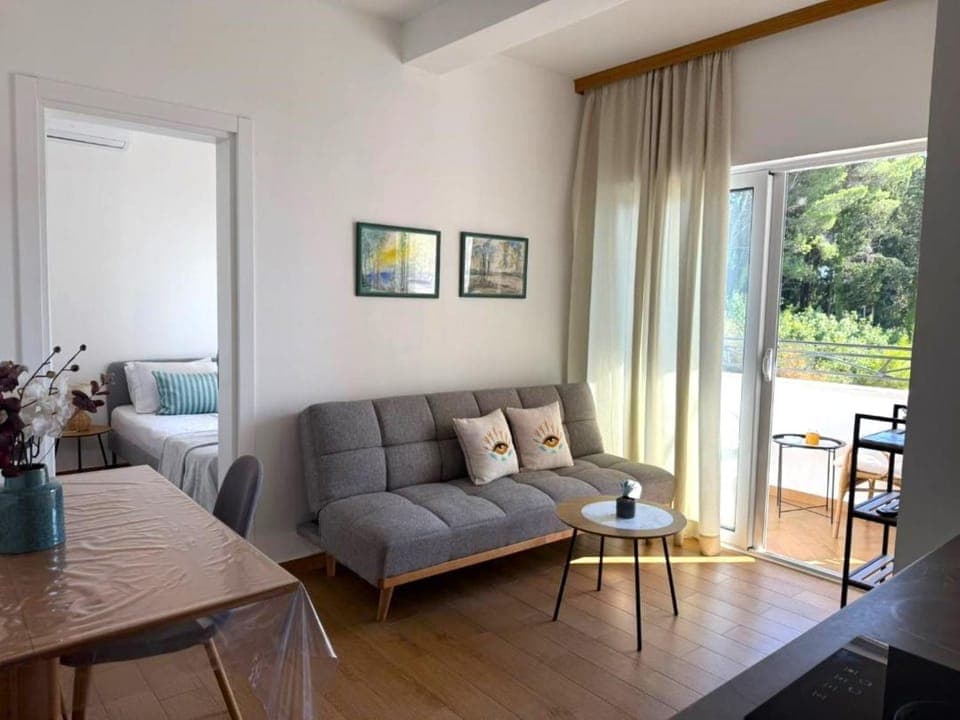 Living room, Photo of the whole room, Seating area, Dining area