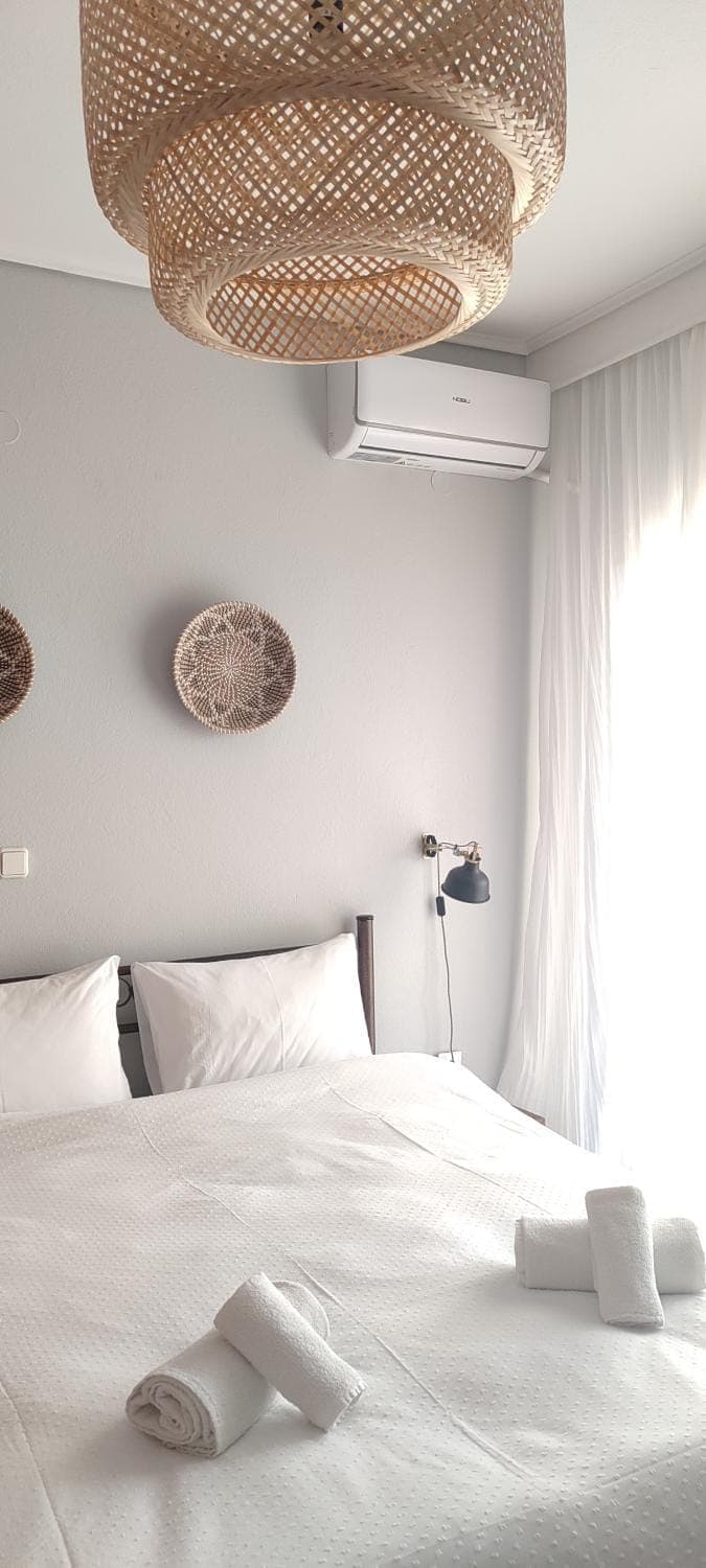 Bed, Photo of the whole room, Decorative detail, Bedroom, wardrobe