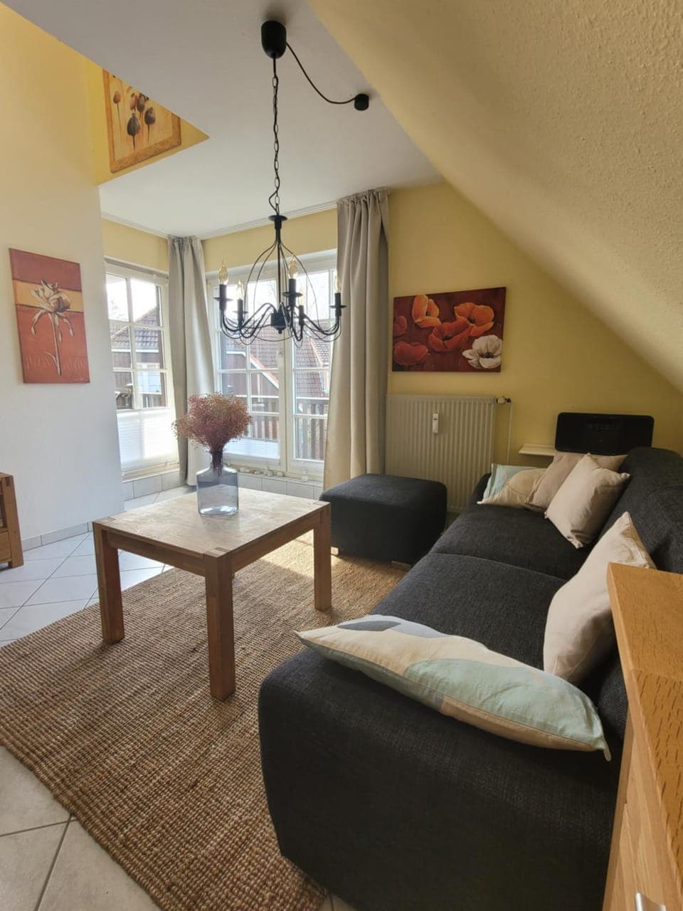 Living room, Photo of the whole room, Seating area