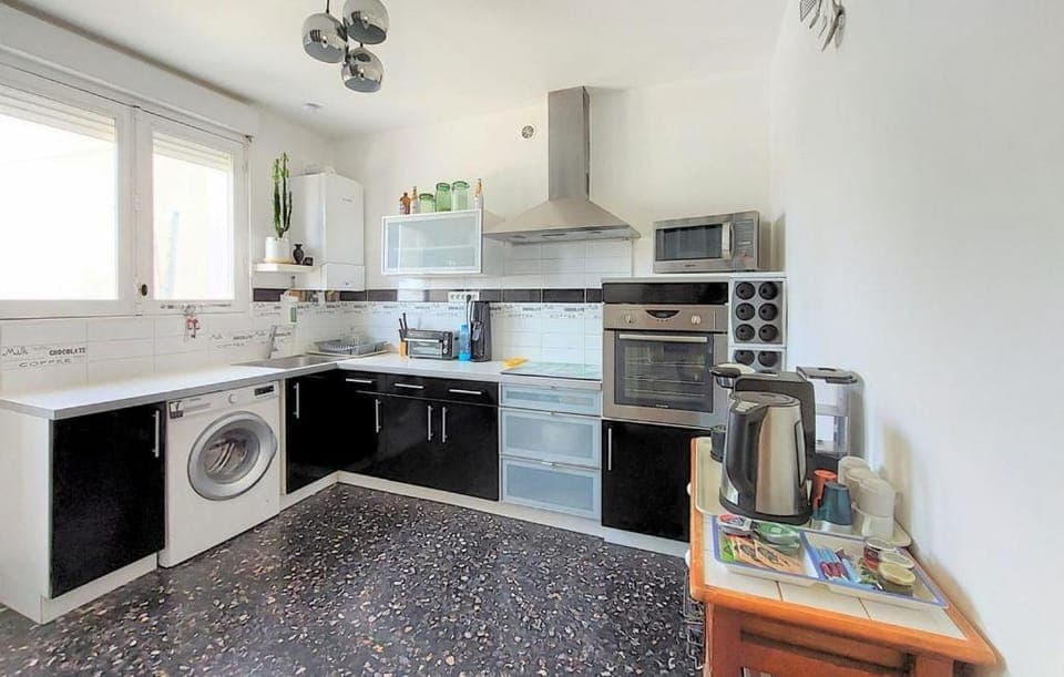 Kitchen or kitchenette, kitchen