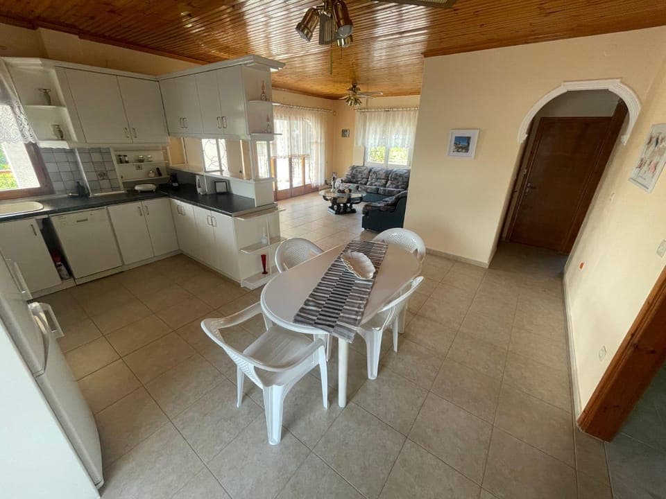 Kitchen or kitchenette, Living room, Seating area, Dining area, dishwasher, toaster