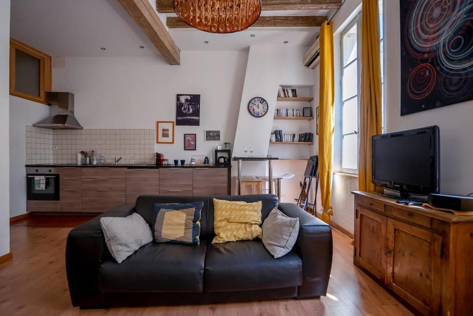 TV and multimedia, Kitchen or kitchenette, Living room