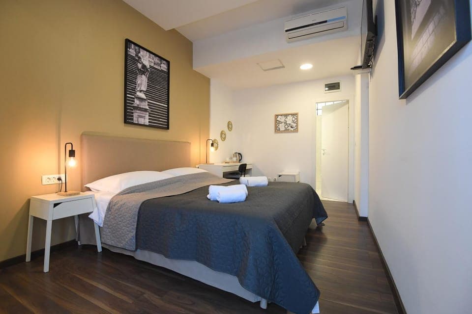 Bedroom, air conditioner