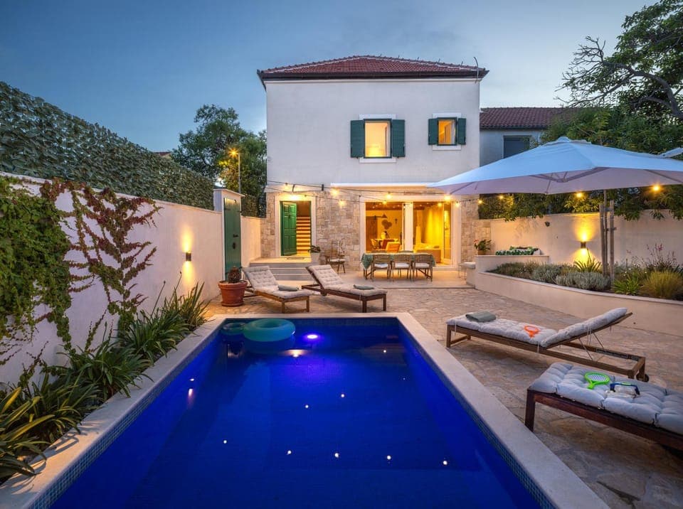 Garden, Pool view, Swimming pool, sunbed