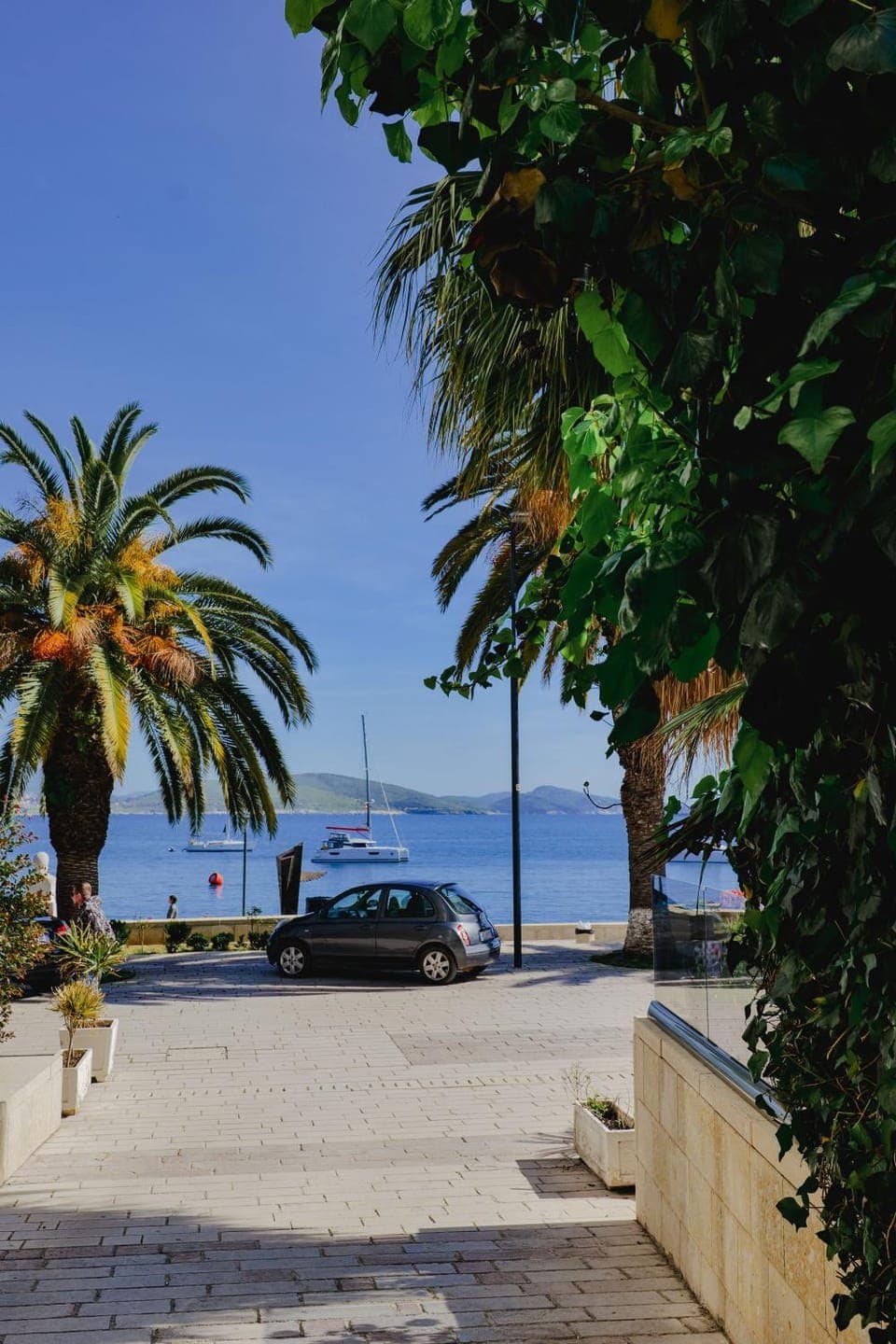 Day, Neighbourhood, Natural landscape, Sea view, Parking