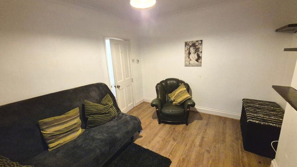 Bed, Living room, Seating area