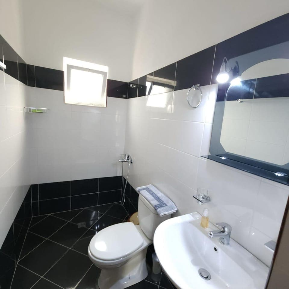 Toilet, Bathroom, towels