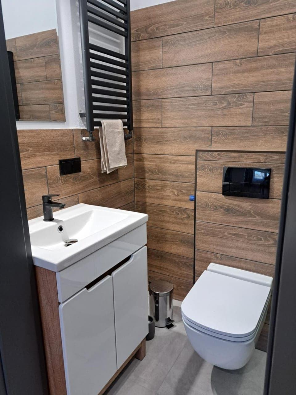 Toilet, Bathroom, towels