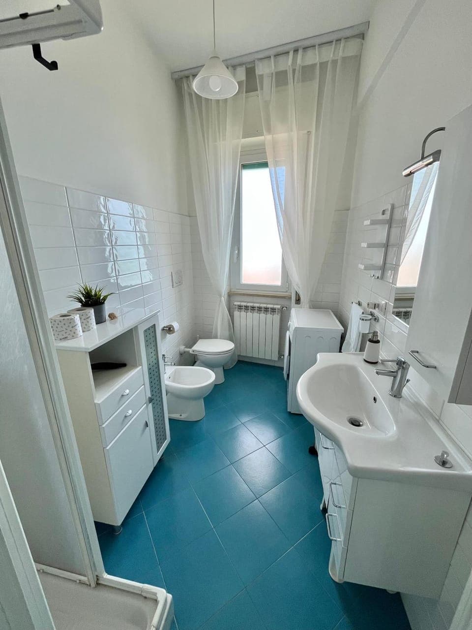 Shower, Toilet, Bathroom, bidet, towels