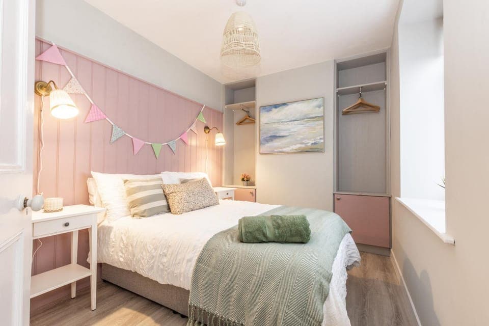 Bedroom, towels