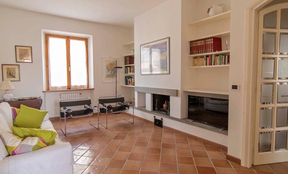 Library, TV and multimedia, Living room, Seating area, flat iron