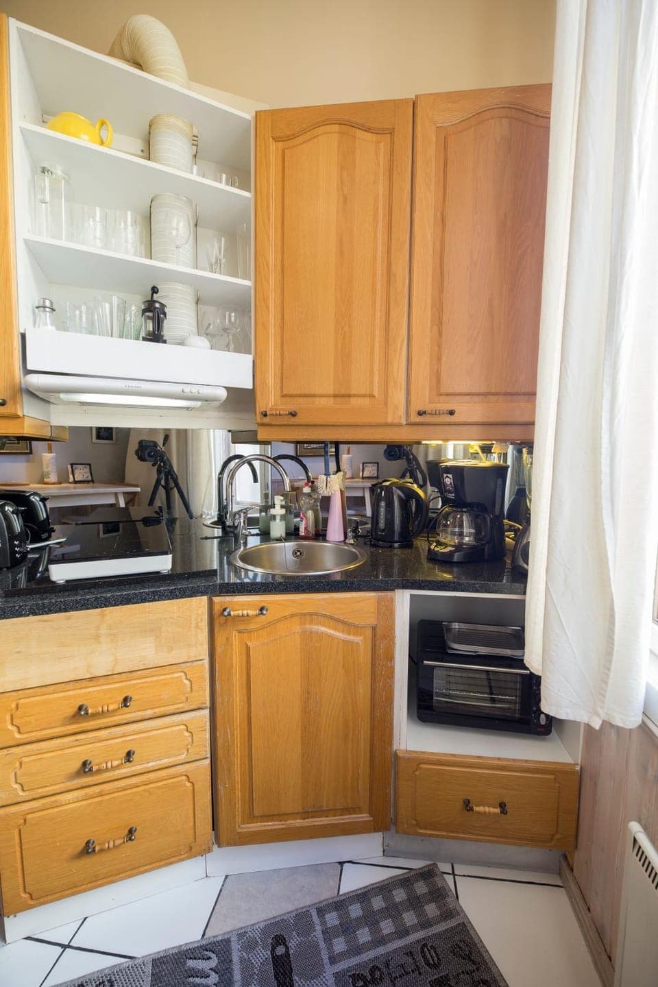 Coffee/tea facilities, Kitchen or kitchenette, Dining area, minibar, stove