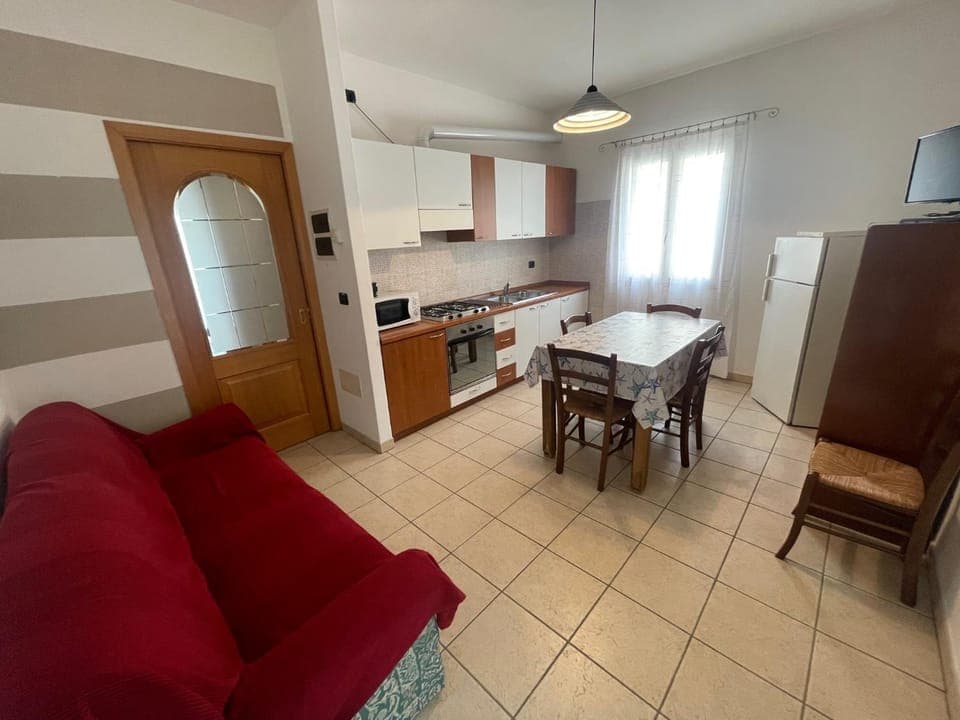 Kitchen or kitchenette, Dining area, minibar