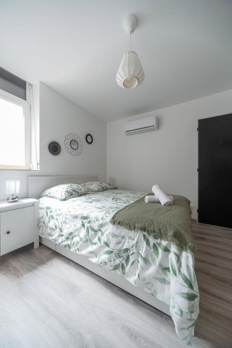 Bed, Photo of the whole room, Bedroom, towels, air conditioner