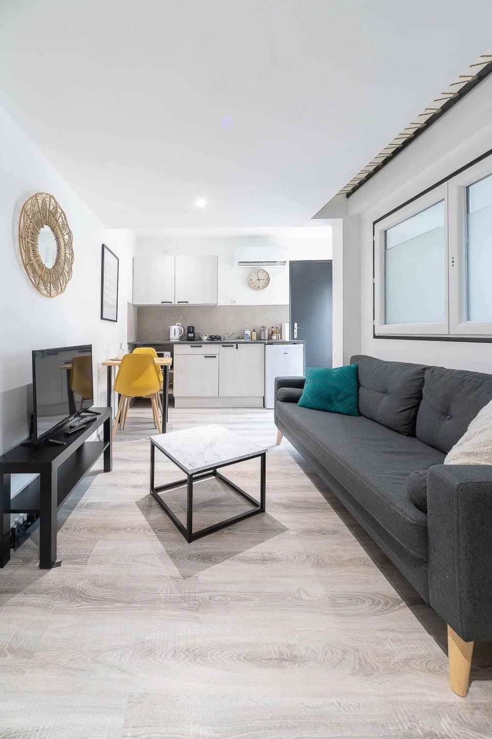 Kitchen or kitchenette, Living room, Dining area