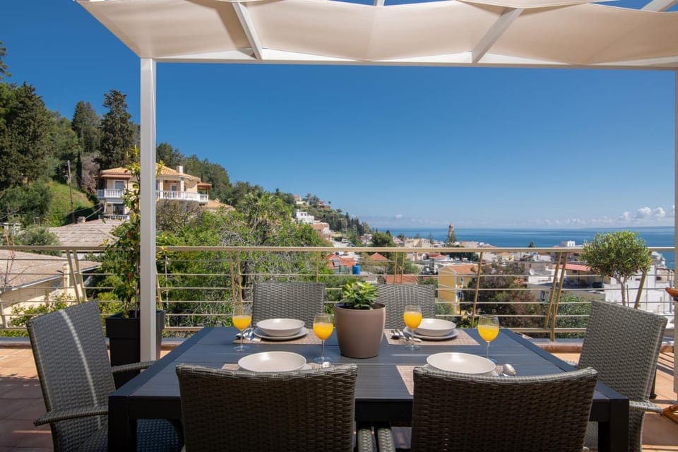 Patio, Natural landscape, View (from property/room), Balcony/Terrace, Dining area, Sea view