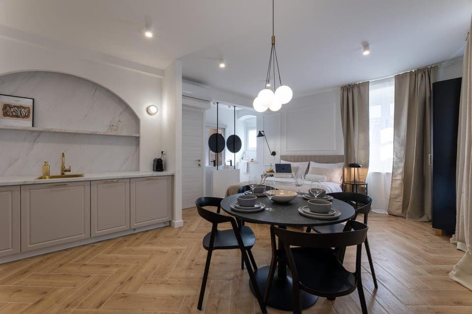 Bed, Kitchen or kitchenette, Photo of the whole room, Dining area, Bedroom