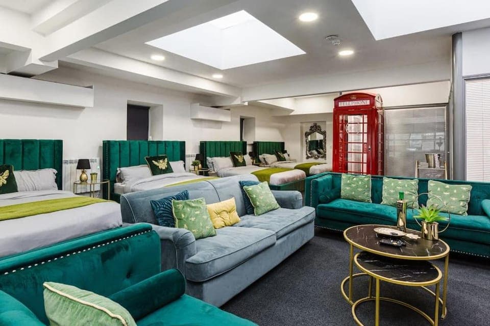 Living room, Seating area