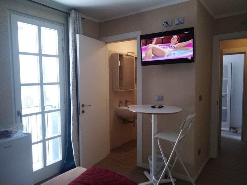 Bathroom, TV and multimedia