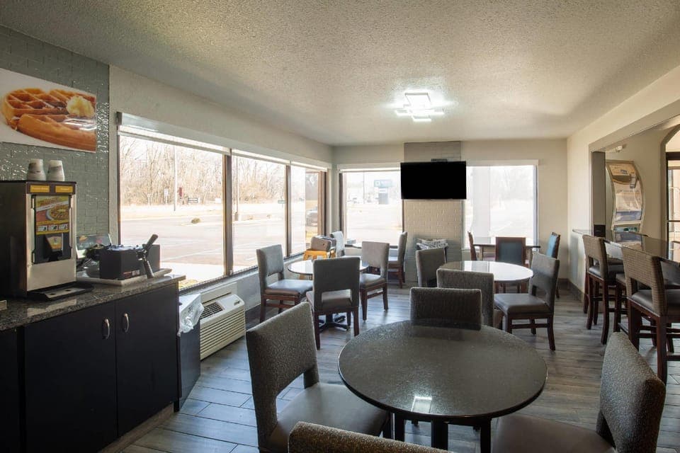 Quality Inn & Suites Portage Central Hotel in Portage