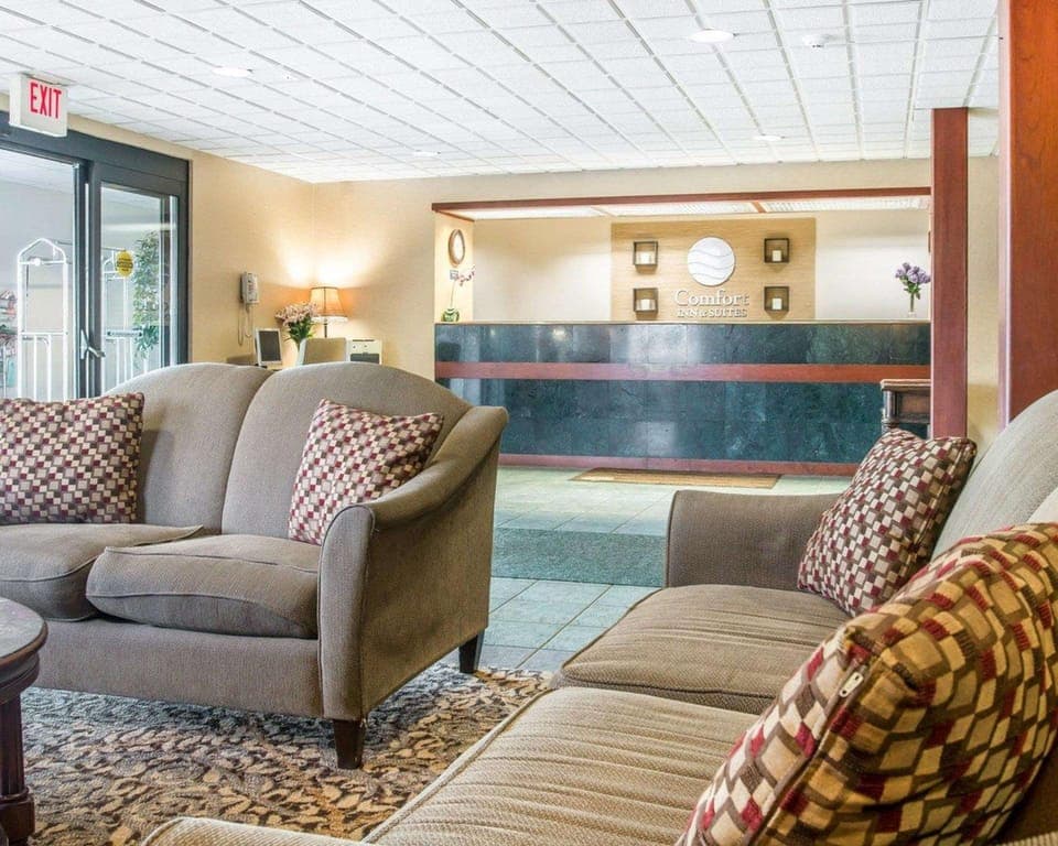 Comfort Inn & Suites Maumee - Toledo (I80-90) Hotel in Maumee