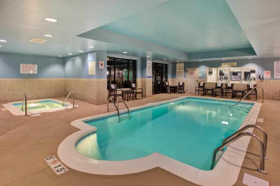 Holiday Inn Express Hotel and Suites Fort Wayne By IHG Hotel in Fort Wayne