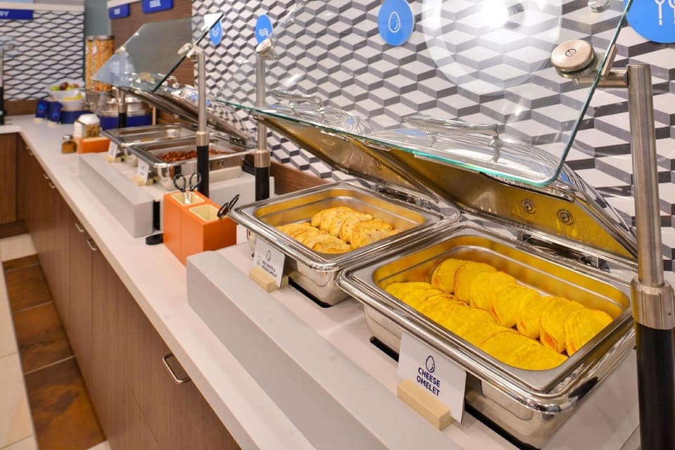 Holiday Inn Express Knoxville-Strawberry Plains By IHG Hotel in Knoxville