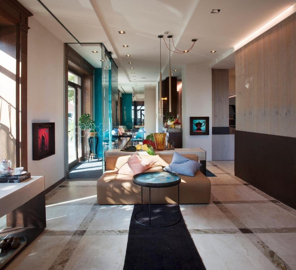Shared lounge/TV area