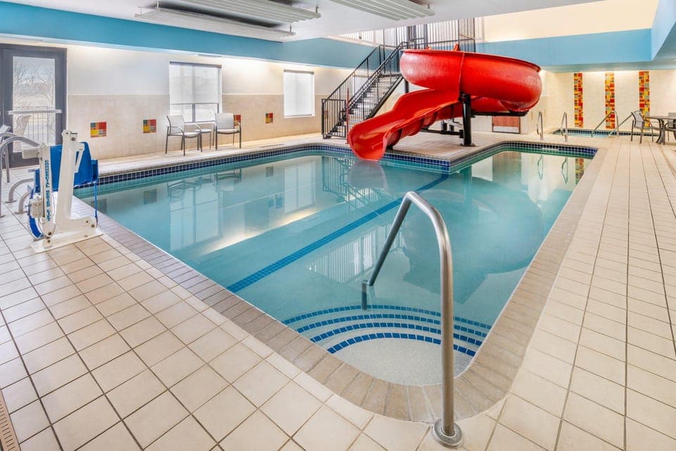Swimming pool