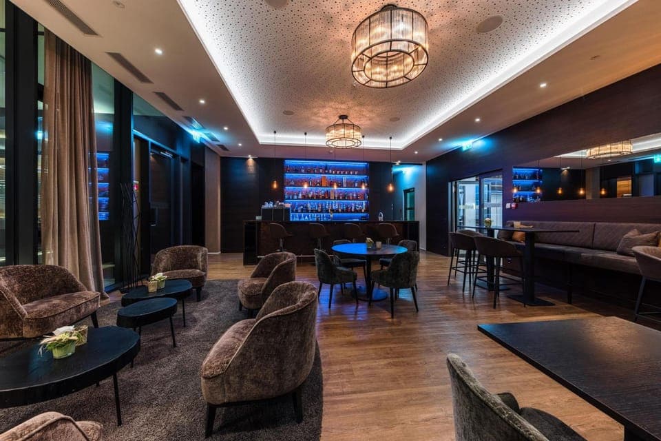 Bar/lounge