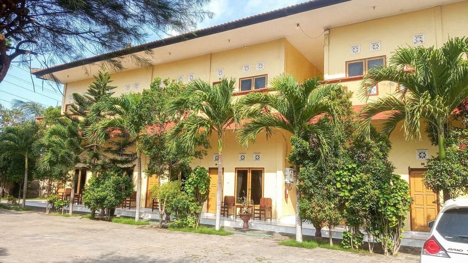 OYO 3096 Hotel Dewi Warsiki Near Gilimanuk Port Hotel in Bali