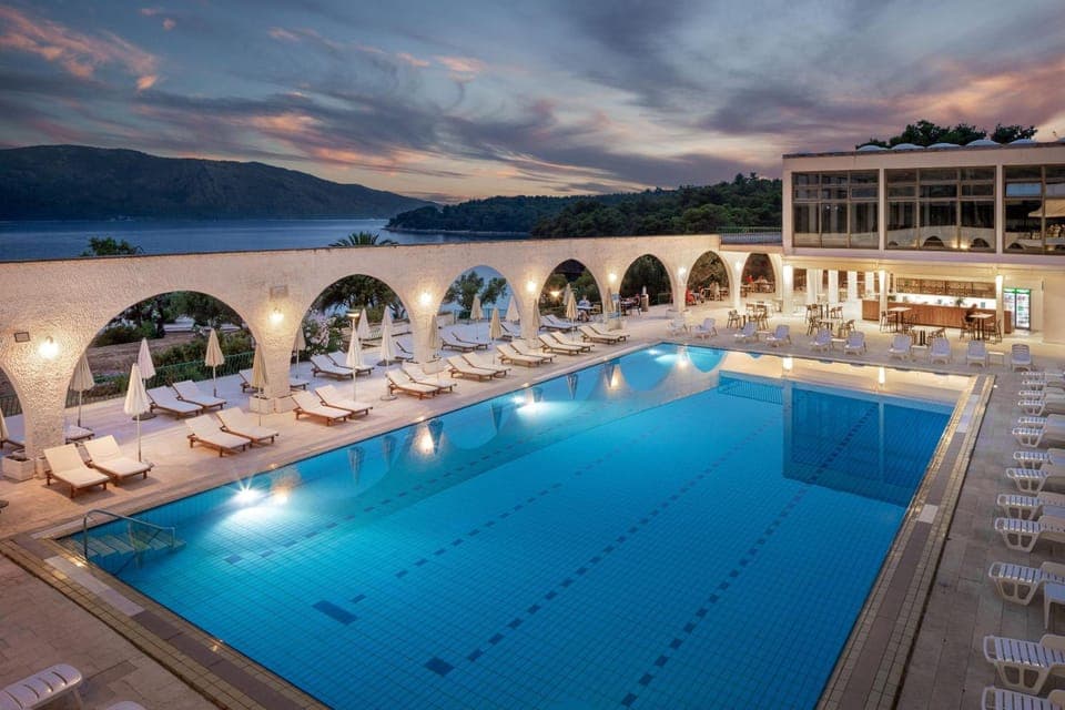 Swimming pool