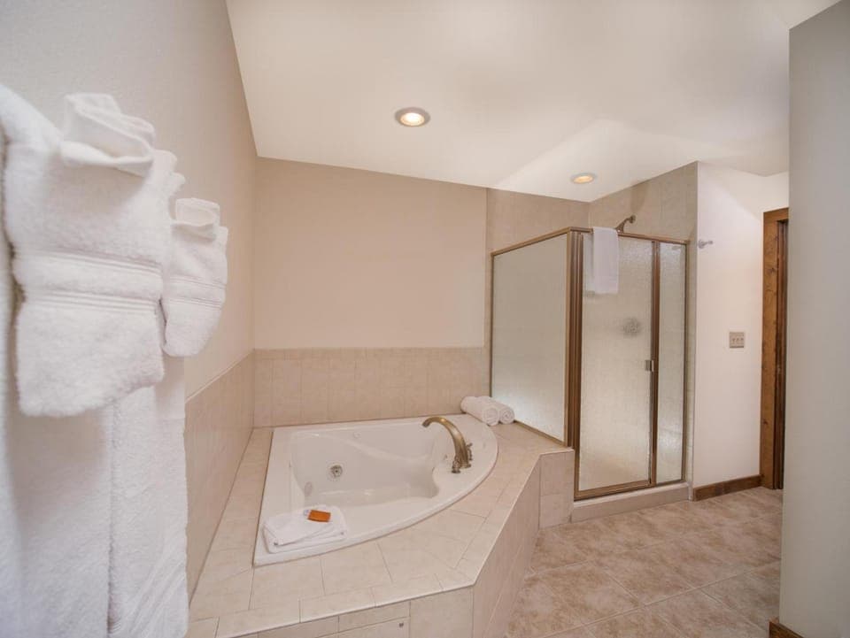 Taharaa Mountain Lodge Inn in Estes Park