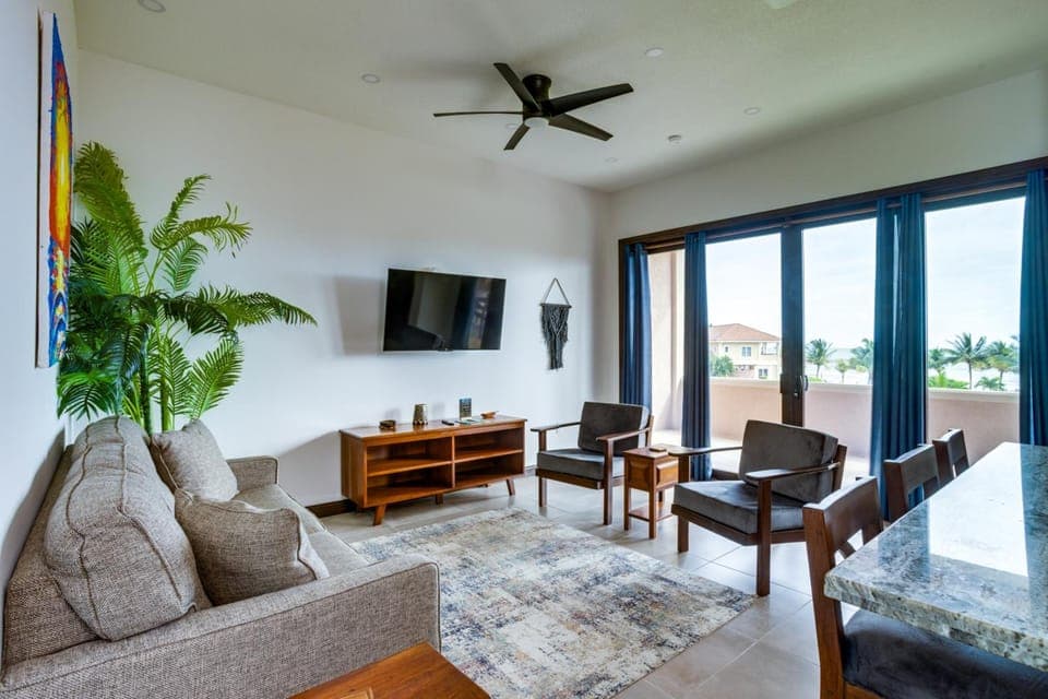 Shared lounge/TV area