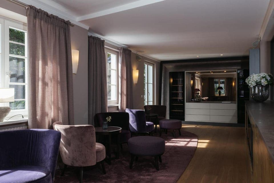 Shared lounge/TV area