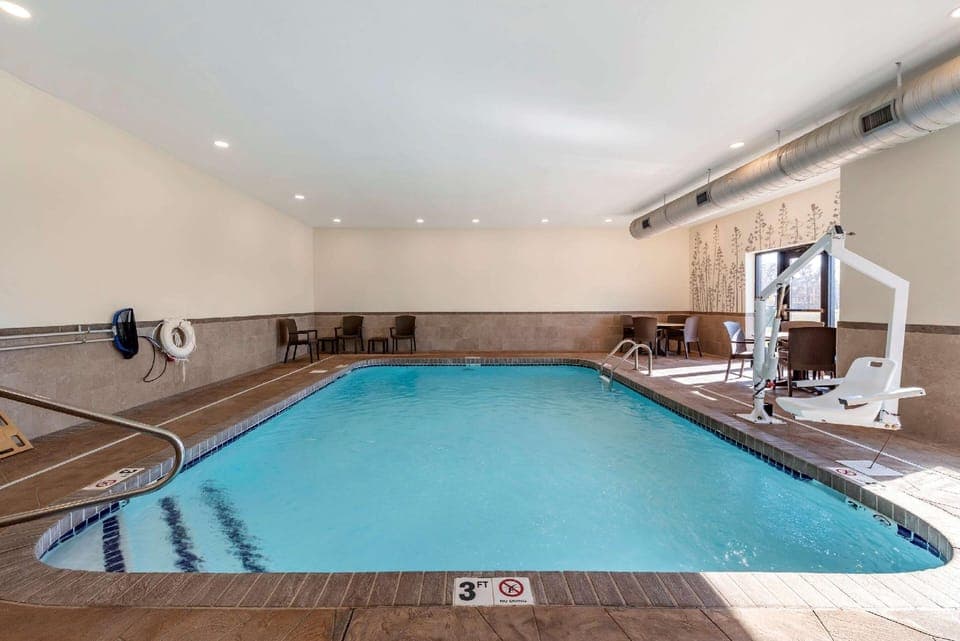 Swimming pool