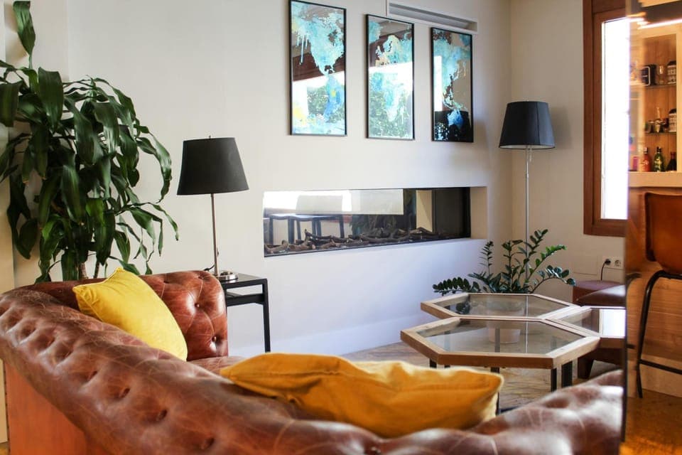 Shared lounge/TV area