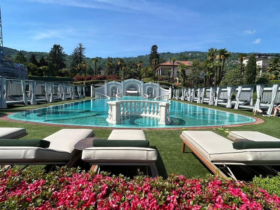 Swimming pool